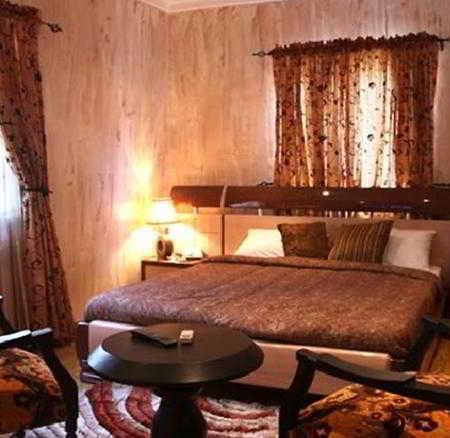 Charlies Place And Suites Lagos Zewnętrze zdjęcie