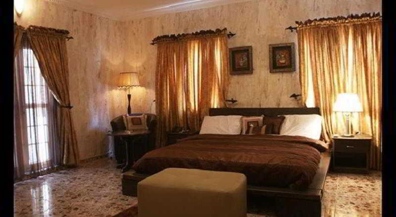 Charlies Place And Suites Lagos Zewnętrze zdjęcie